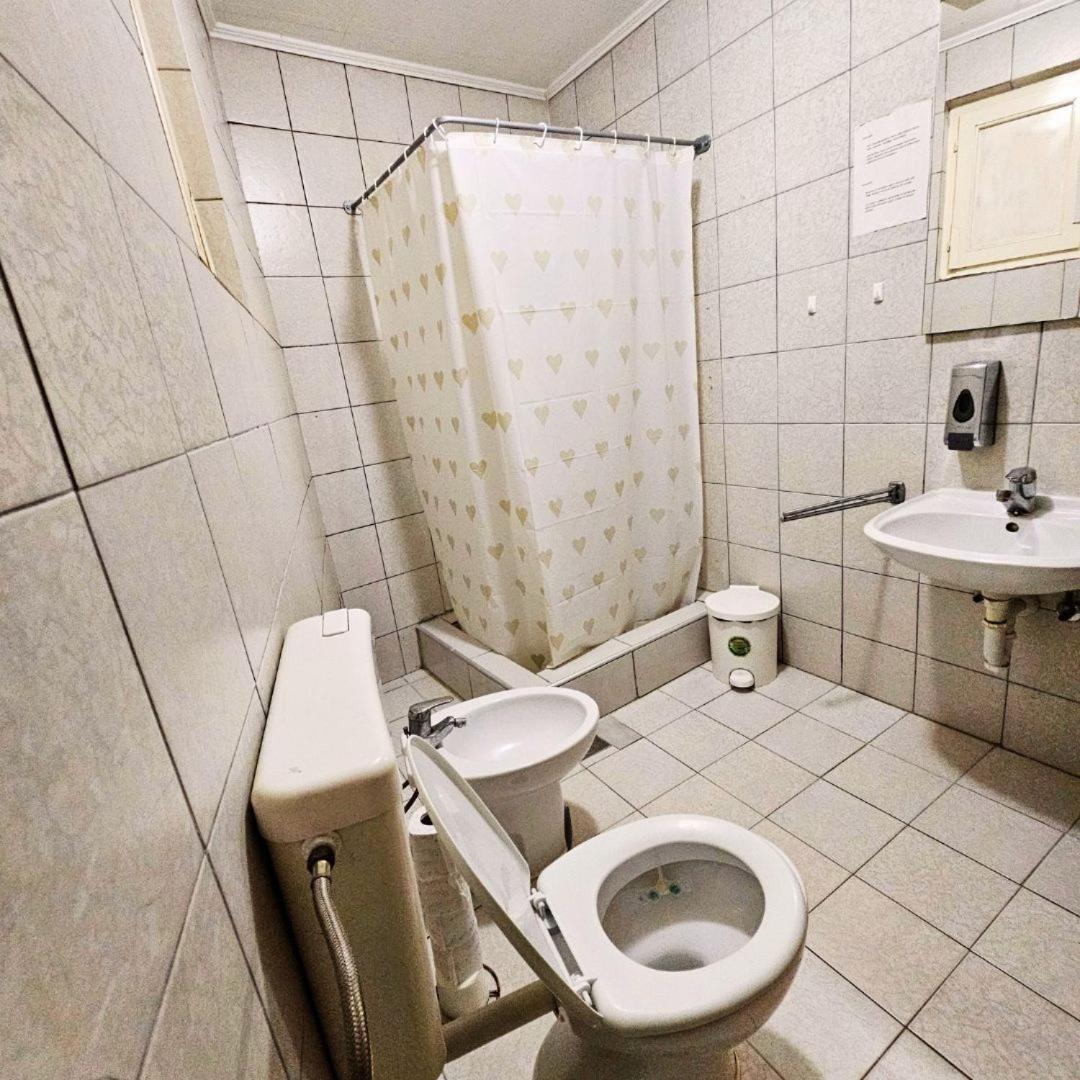 Hotel Prenociste Chardak Tuzla Exterior foto