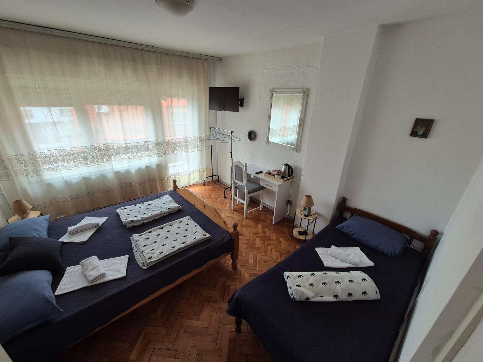 Hotel Prenociste Chardak Tuzla Exterior foto